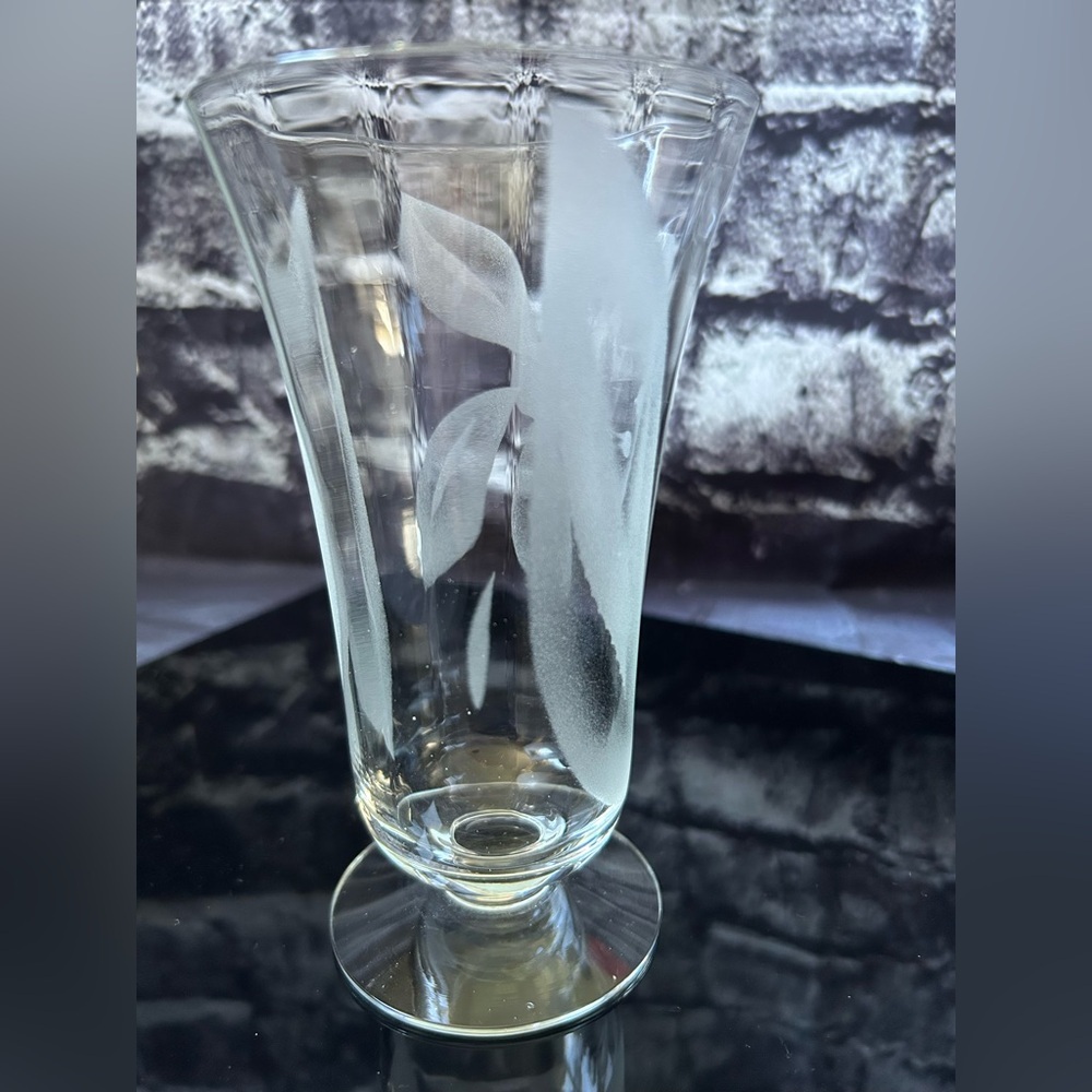 Set of 4 Mid- Century Etched Footed Floral Ice Tea/Water Glasses - Picture 4 of 11